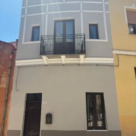 Domo Via Ozieri 民宿 *