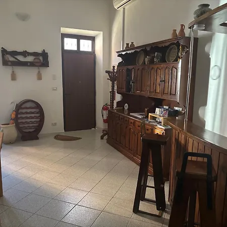 Domo Via Ozieri בית אירוח איגלסיאס