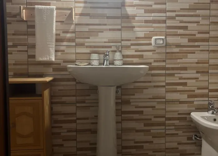 民宿 Domo Via Ozieri 伊格莱西亚斯