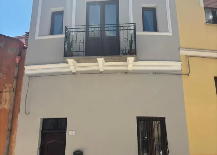 Domo Via Ozieri 民宿 *